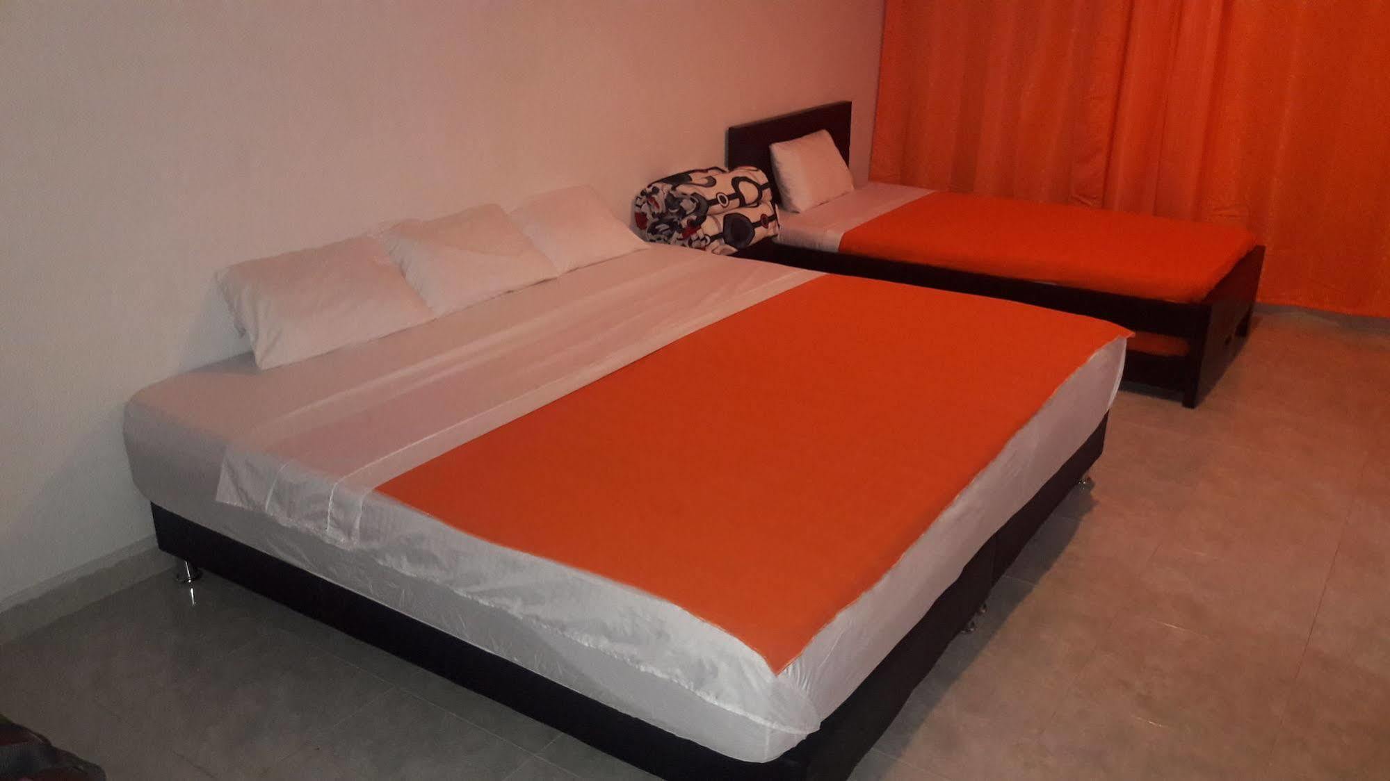 Hostal Deluxe Santander Manizales Esterno foto